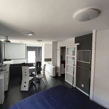 Meuble A Proximite De La Sortie D'autoroute De Feurs 公寓 Poncins